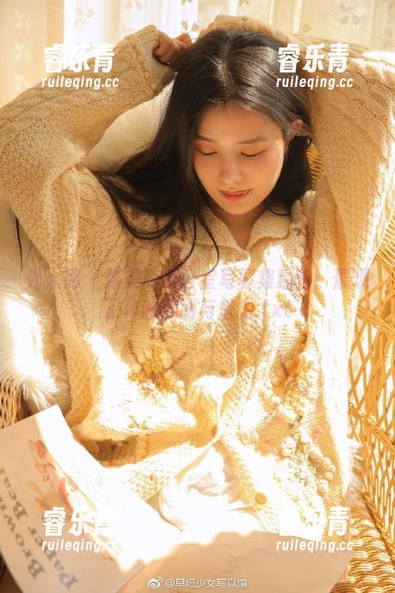 秀人网 - 张美荧办公室写真集精选：展现工作的美丽与魅力.txt