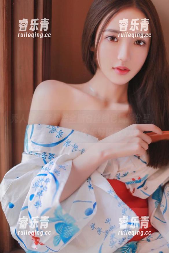 秀人网 - 李雅柔全新白丝图包震撼分享，细腻捕捉每一个美好瞬间.txt