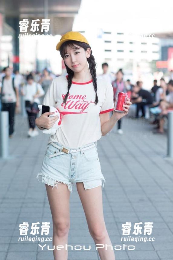 秀人网 - 热辣夏季，果果Nikki短裤写真精选图片，尽显青春活力与魅力.txt