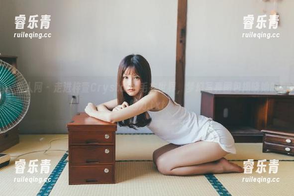 秀人网 - 走进梓萱Crystal的毛衣世界，梦幻写真图包揭晓她的魅力.txt