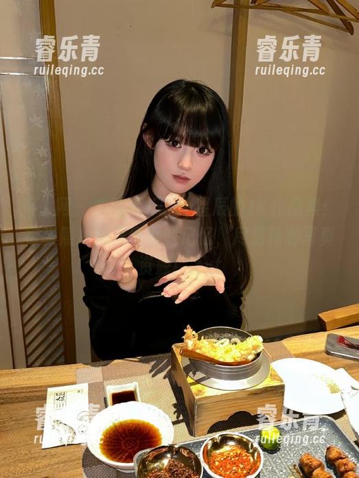 秀人网 - 沈佳熹Kitty星辰的JK作品集：每张照片都是青春的记忆，尽览精彩写真资源！.txt