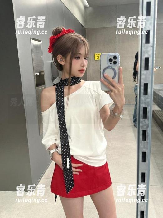 秀人网 - 王馨瑶Yanni水手服写真合集：展现青春的自由与活力.txt