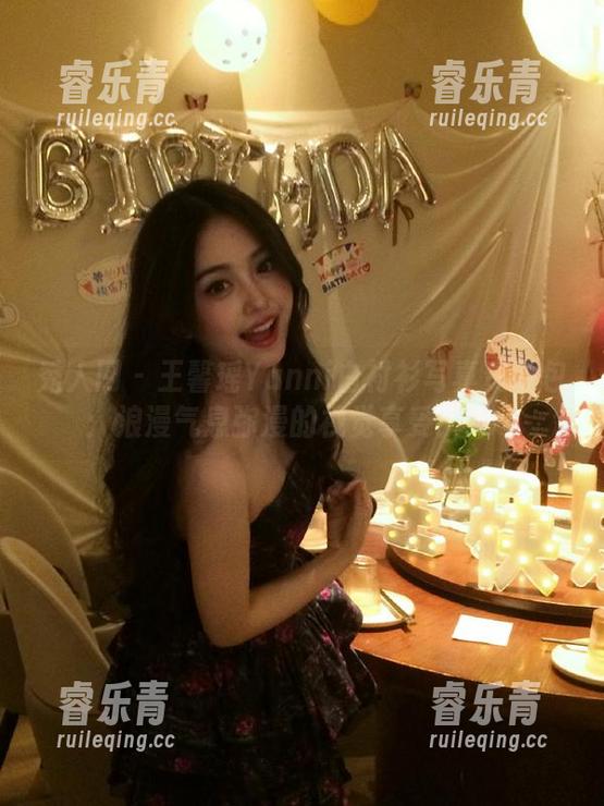 秀人网 - 王馨瑶Yanni白衬衫写真资源包：浪漫气息弥漫的视觉享受！.txt