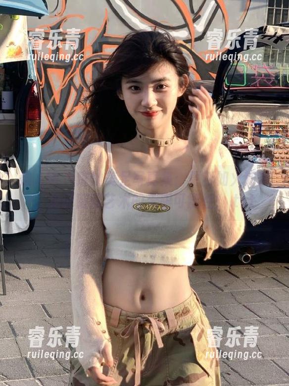 秀人网 - 璀灿美足写真集：更新如火如荼，见证腿部艺术的无限可能性！.txt