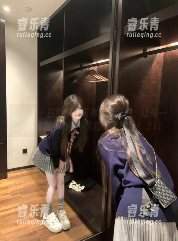 秀人网 - 白甜校园写真全套图包：让每一帧都成为你心中不灭的青春印记！.txt