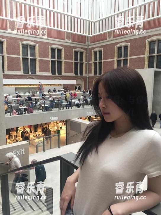 秀人网 - 盼盼玉奴最新写真作品：与你分享独特壁纸背后的动人剧情.txt