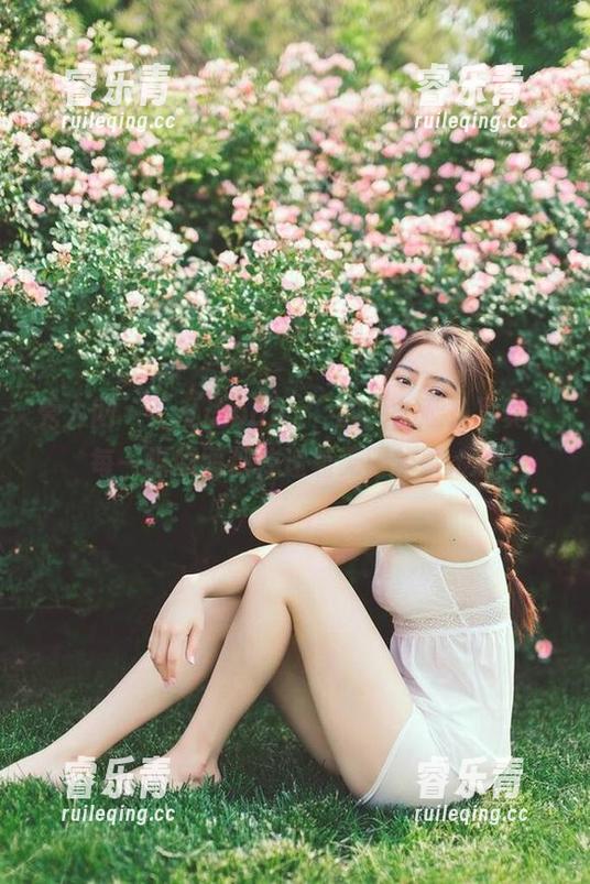 秀人网 - “私语baby”的“长腿”写真：每一幅原图都传递着无限故事.txt