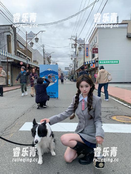 秀人网 - 探索米妮大萌萌的空姐写真，海量资源分享，快来收集这份航空梦吧！.txt