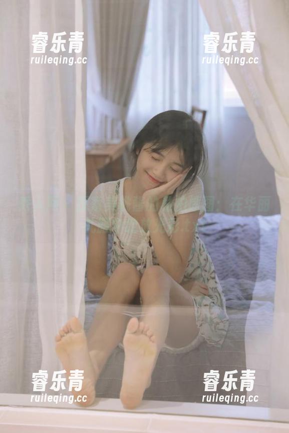 秀人网 - 探索美桃酱的私拍原图：在华丽礼服中绽放光彩.txt