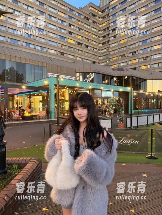 秀人网 - 良人非爱人独家私拍套图：办公室生活的细腻与真实.txt