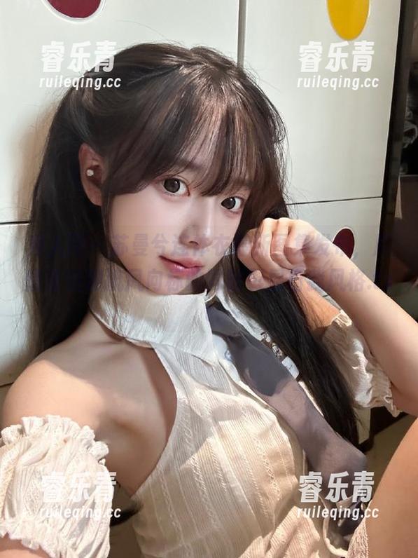 秀人网 - 苏曼兮连体衣最新图集发布，尽情享受潮流风向标的同时彰显自我风格.txt