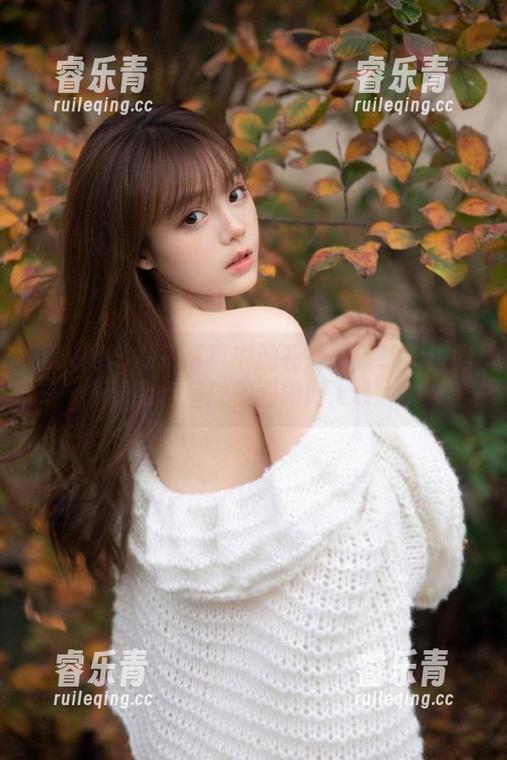 秀人网 - 私拍写真中的花嫁情怀：贾诗晗为你呈现美丽瞬间.txt