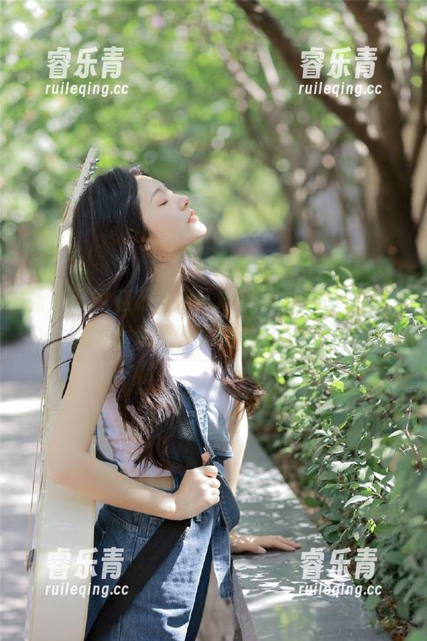 秀人网 - 赵万灵双马尾写真全集，免费下载带你走进少女的奇幻世界.txt