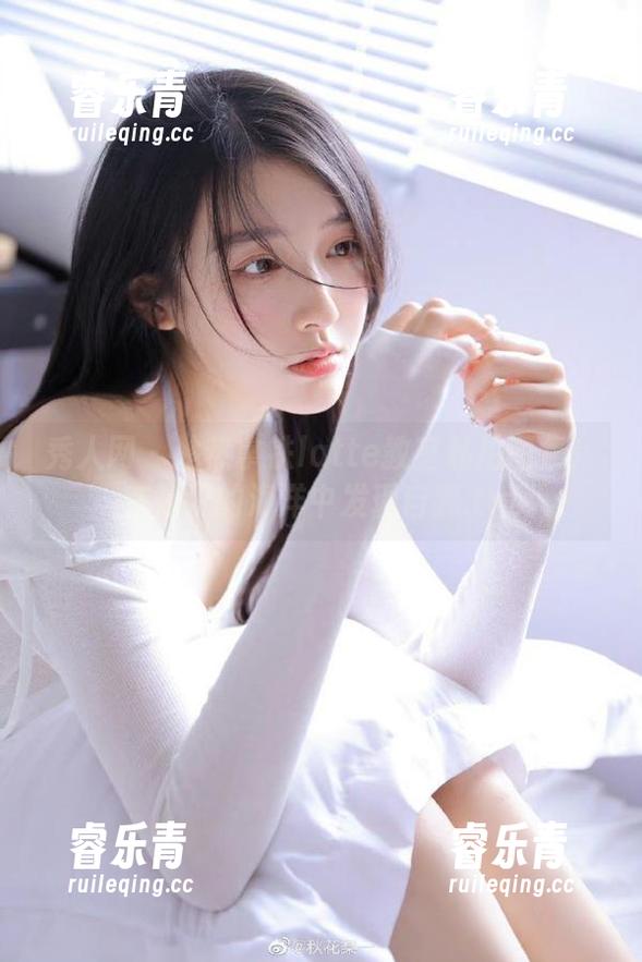 秀人网-趁热拿铁latte 秀人网 - 趁热拿铁latte教室私拍图集:在知识的海洋中发现自我.txt