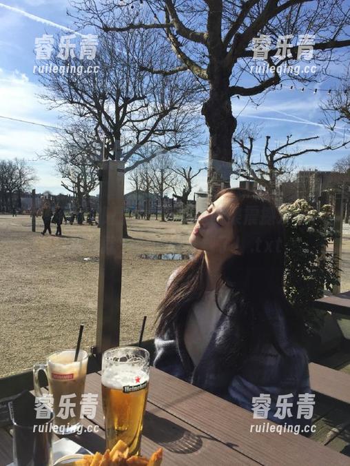 秀人网 - 邹晶晶女王灰丝图集震撼发布，错过就只能自虐下载了！.txt