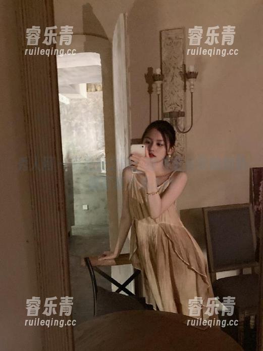 秀人网 - 无圣光之美：细看金允珍呐的礼服写真艺术.txt