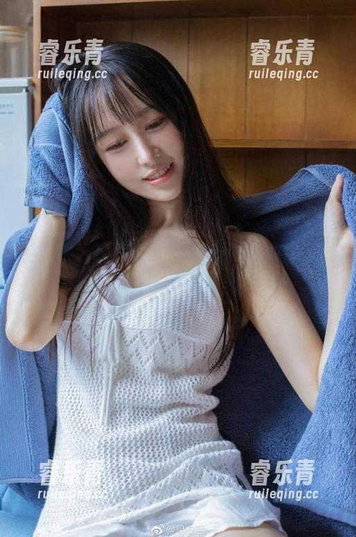 秀人网 - 探索雯大王susie的私拍作品：裸足带来的自由与真实感.txt