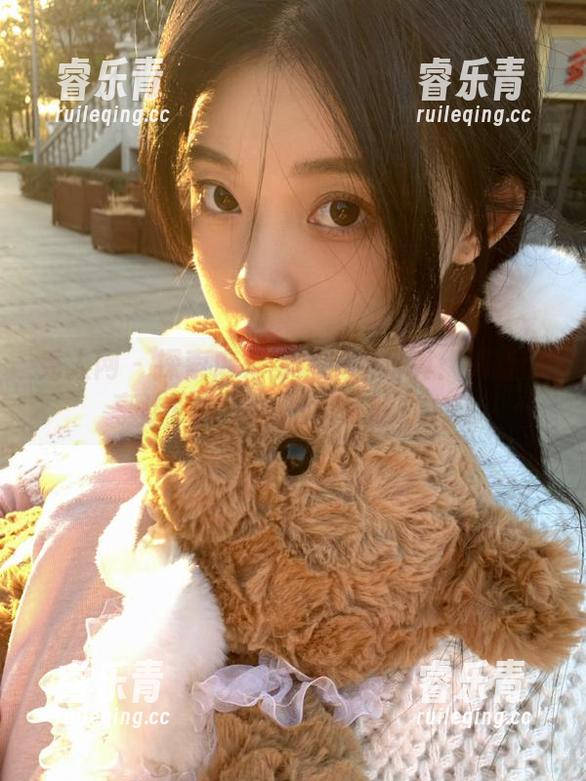 秀人网 - 探索麻布学妹温柔写真：网盘分享让你感受她的独特魅力.txt