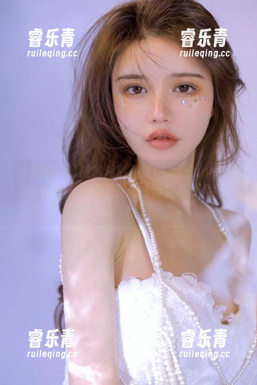 秀人网 - 打破常规的黄可Christine校园写真作品：无圣光是种态度，拒绝伪装.txt