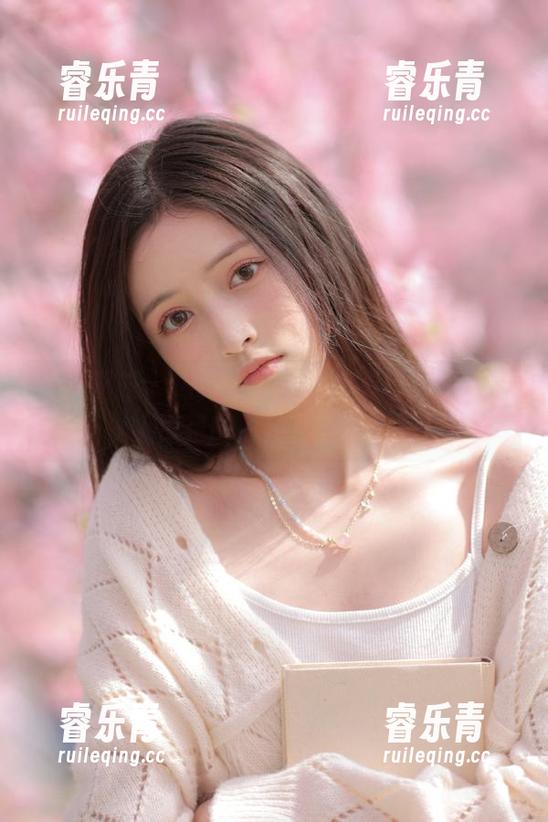 稚乖画册 - 热门博主赤西夜夜最新红裙写真：令人惊艳的照片集尽在此处！.txt