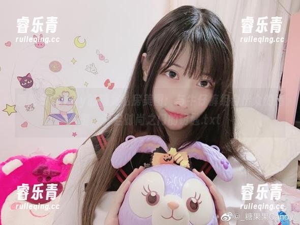 糖果果Candy的精美私房美图：与牛仔裤组合出众的造型，开启时尚之门的钥匙.txt