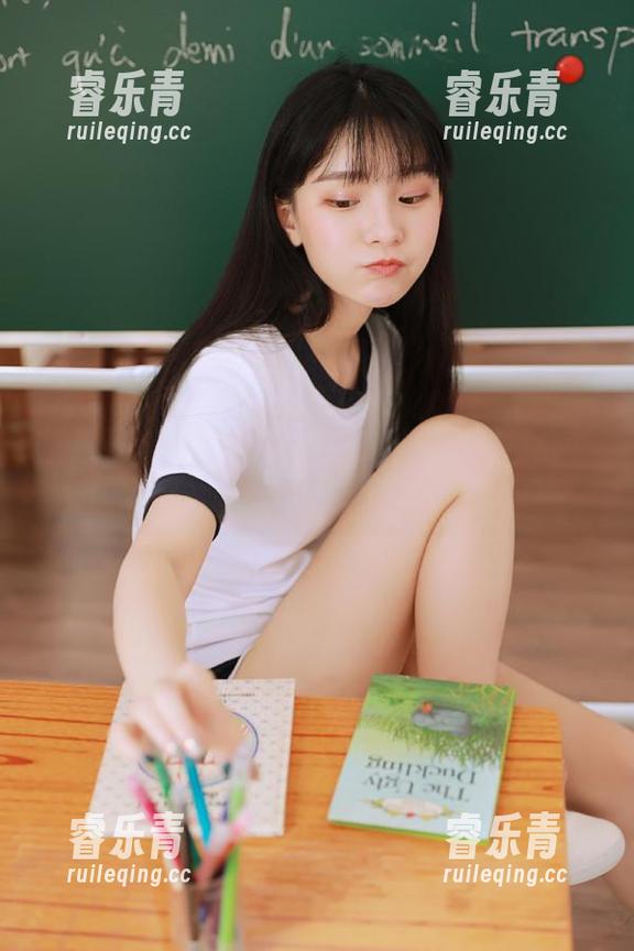 糖果画报-米璐 糖果画报 - 探索米璐的厨娘魅力:精选原图分享,感受她的美味与风采.txt