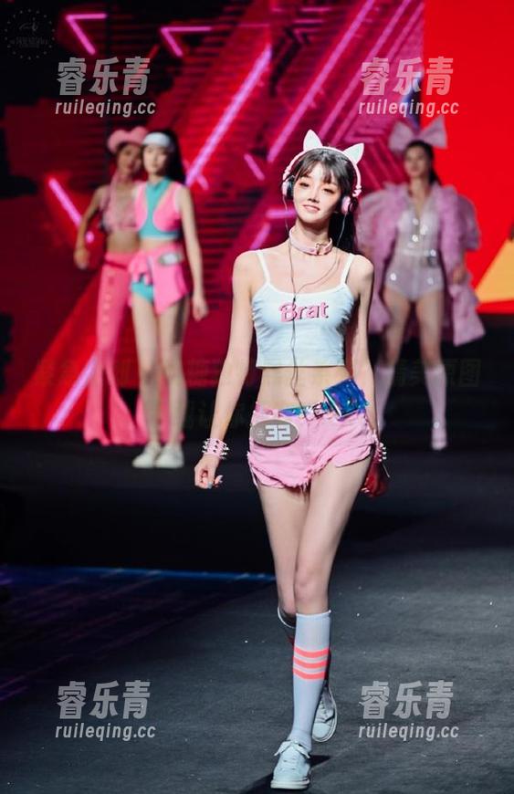 紧急企划 - 奶糖独特黑丝系列，精美原图下载让你拥有！.txt