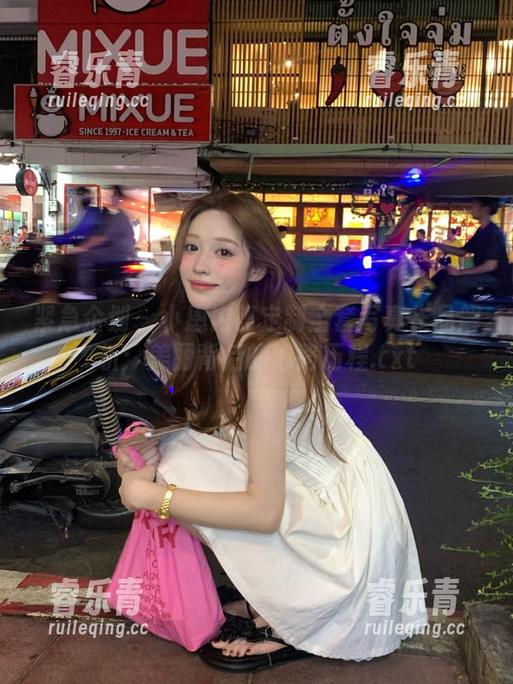 紧急企划-小恩 紧急企划 - 小恩内部定制全套写真作品解析:美丽背后的心路历程.txt