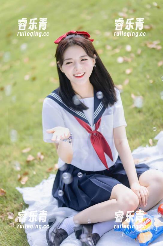 紧急企划-小枫 紧急企划 - 体验小枫圣诞主题写真集,感受每一张原图里的节日魔力.txt