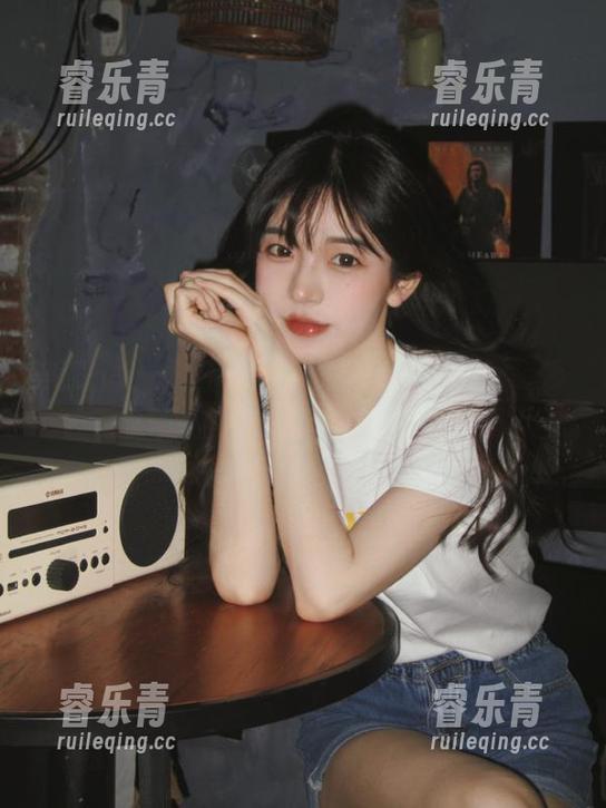 美媛馆-于大乔 美媛馆 - 体验于大乔的白色美图套图,带你探索纯净与美的交汇点.txt