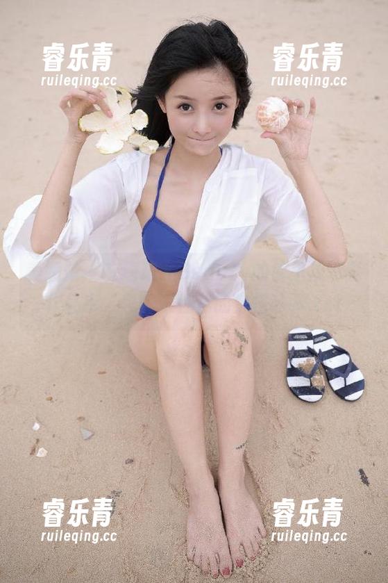 美媛馆 - 在唐琪儿Beauty的裤里丝写真作品中，领略个性化的穿搭艺术.txt