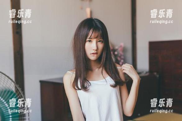 美媛馆 - 在海边与唐琪儿Beauty相约，私人摄影师为你呈现她的私拍套图，感受自然之美的震撼！.txt