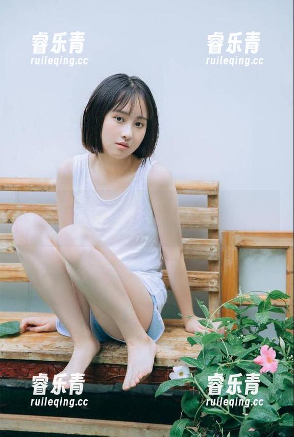 美媛馆 - 王馨瑶yanni新作JK写真集：分享那份让人沉醉的青春气息与活力.txt