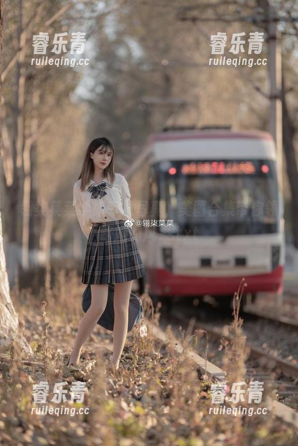 翎柒菜菜学姐专属写真，美图合集带你领略她的风采.txt