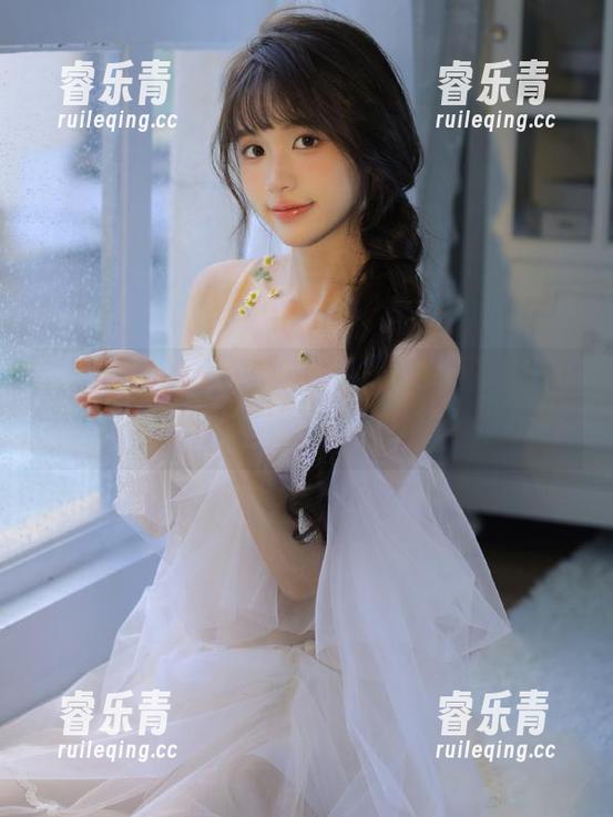 花漾show-可乐Vicky 花漾show - 沉浸于可乐Vicky花嫁照片的彩图,探索图库中的每一个细节.txt