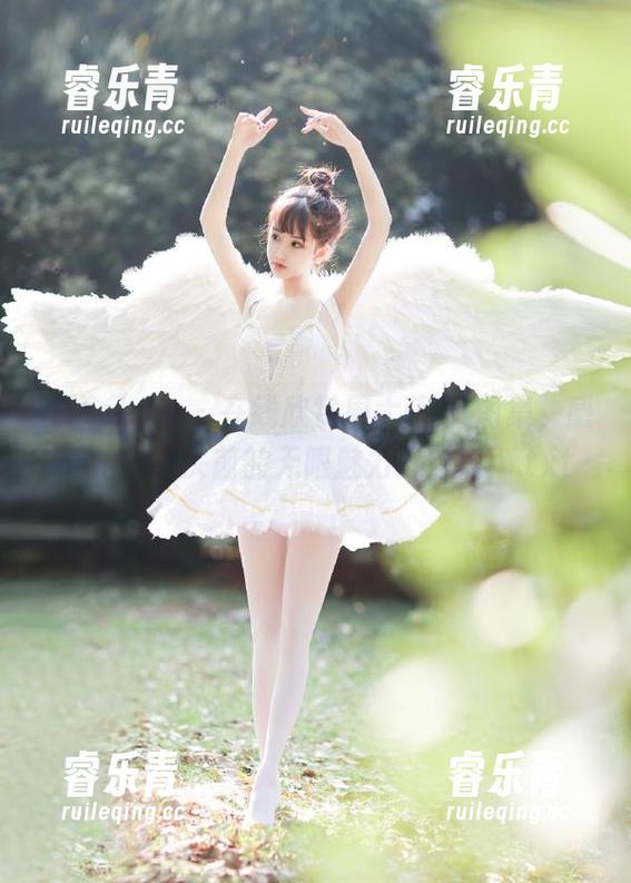 花漾show-周大萌 花漾show - 在线欣赏周大萌JK图集,感受她在镜头前的无限魅力与自信!.txt