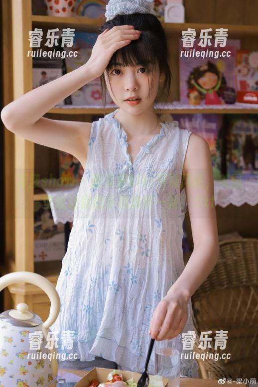 花漾show - 甜美宋kiki网袜风格，美图壁纸让你的手机焕然一新！.txt