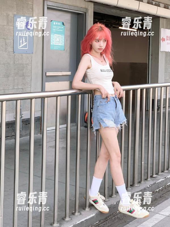 花漾show - 尽享尤妮丝egg的时尚套装，原图资源让你的收藏更具价值！.txt