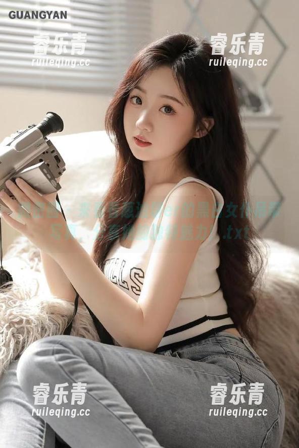 葱油饼er 微密圈 - 来看看葱油饼er的黑白女仆吊带写真,分享她的独特魅力!.txt