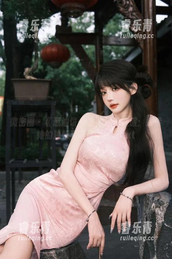 葱油饼er 微密圈 - 《葱油饼er》的黑色之旅:探索她的独特写真作品分享.txt