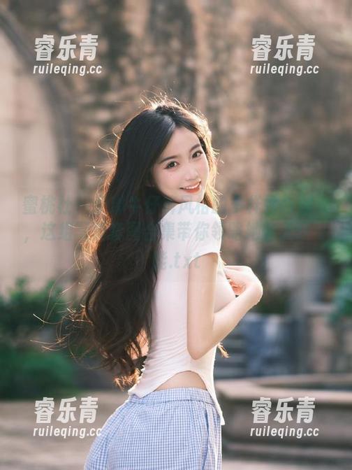 蜜桃社 - 伊琳牛仔裤风格的多样性与魅力，这组写真套图合集带你领略她的无限可能.txt
