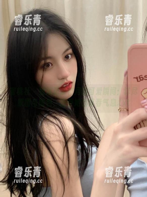 蜜桃社 - 细腻记录初月的可爱瞬间：详尽原图与图包，感受她的青春气息.txt