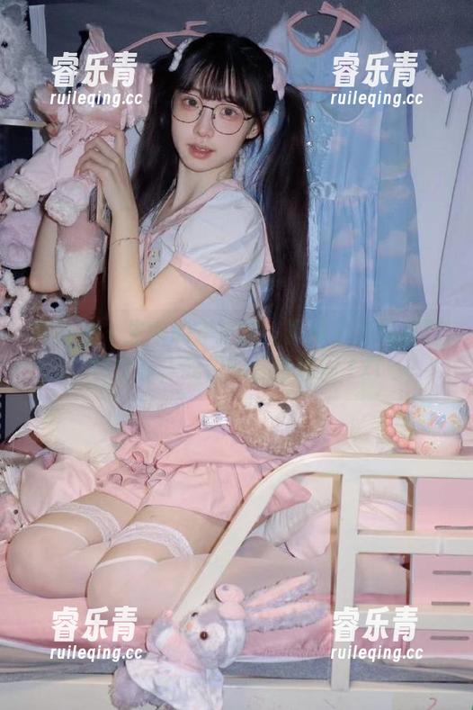 蜜桃社 - 生命的守护者：真希护士写真图包分享，我们的温情瞬间.txt