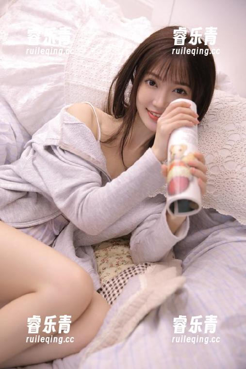 蜜桃社 - 汇聚萌美Moemi无圣光风格的网袜合集，带你领略别样的性感魅力.txt