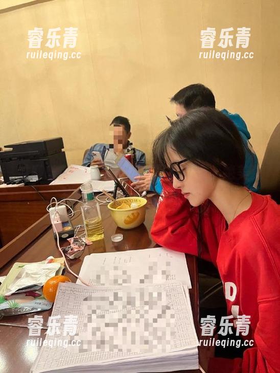 袜啵啵 - 瑶瑶可爱风格写真合集，绝美资源轻松获取，让人陶醉.txt