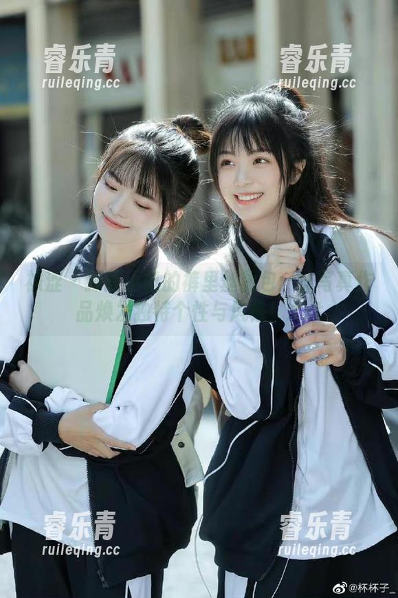 袜涩-小帆 袜涩 - 探索小帆的裤里丝图包:让写真作品焕发独特个性与风格!.txt