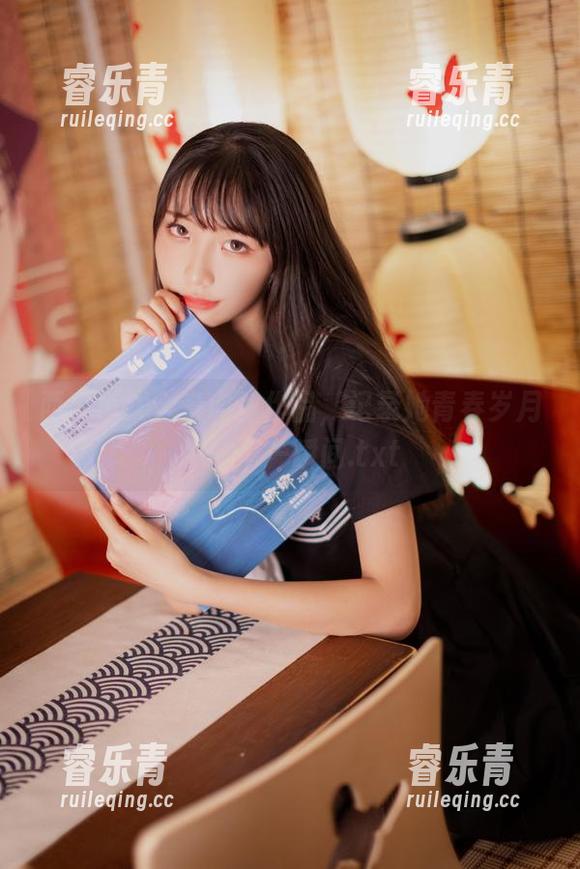 西瓜少女全套肉丝作品，记录她青春岁月中的每一瞬间.txt