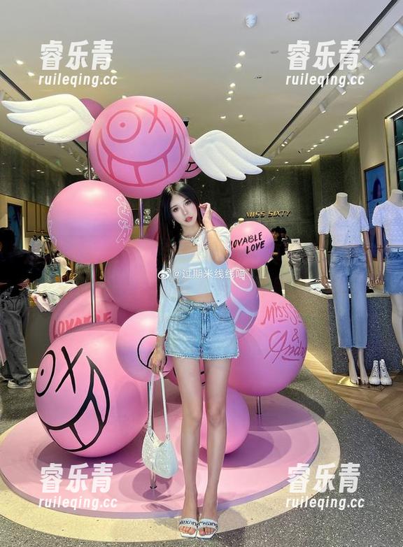 过期米线线喵 过期米线线喵红色JK高清写真合集,带你领略不一样的青春与时尚魅力.txt