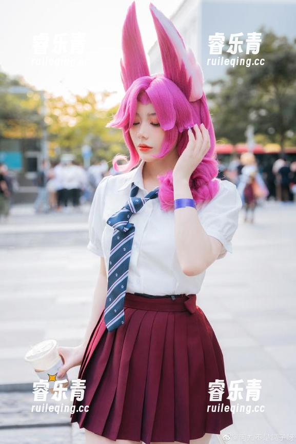 观看阿九从不咕咕神秘绝版私购，透明兔女郎写真背后的故事.txt