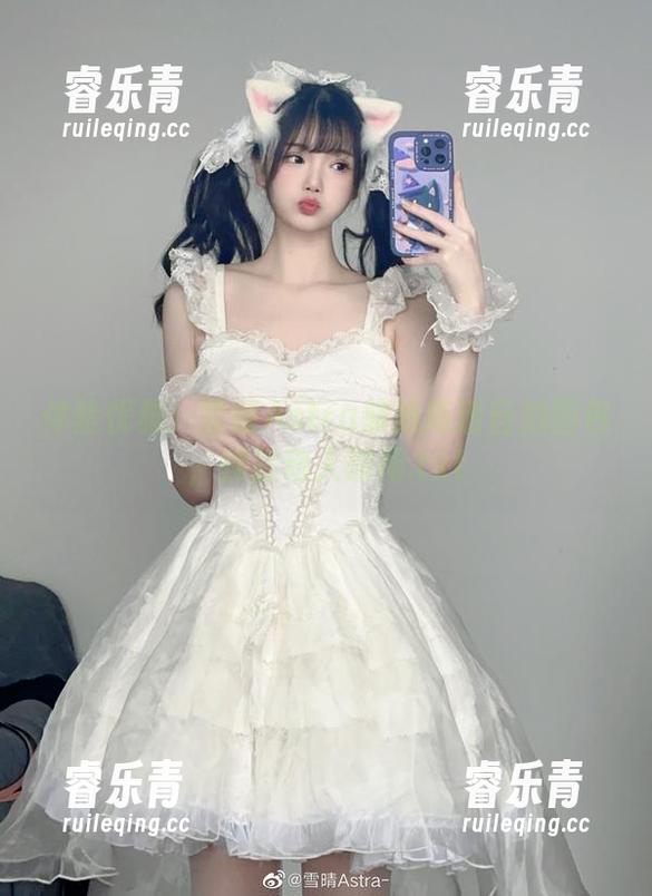 雪晴Astra 体验优雅:雪晴Astra旗袍高清自拍图包,捕捉动人瞬间.txt